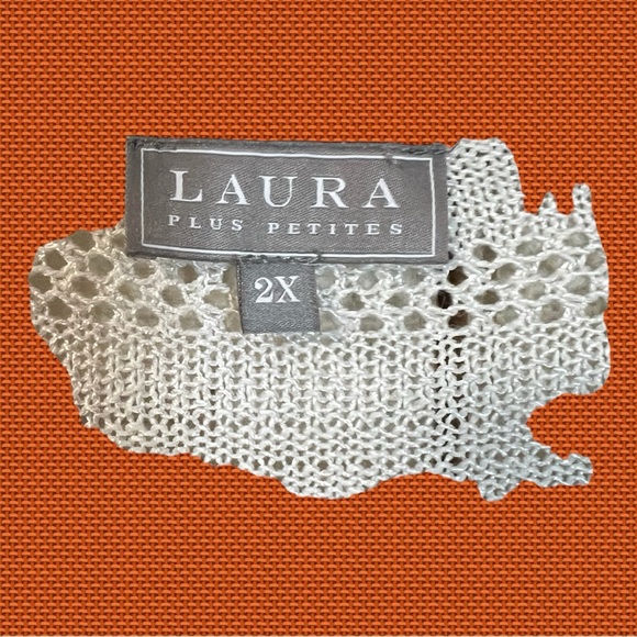 A Laura white short sleeve sweater in size 2X petite - Picture 3 of 7
